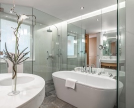 Номер Swiss Executive, с доступом в Swiss Executive Lounge - с большой двуспальной кроватью в Swissotel Красные Холмы