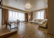 Номер полулюкс президентский с 1 двуспальной кроватью (с завтраком) в Central inn