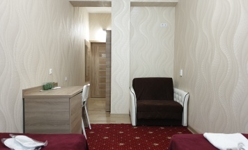 Трехместный номер с 3 односпальными кроватями в Start hotel