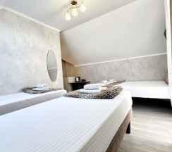 Четырёхместный номер Classic с балконом в Ольга