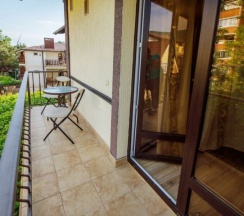 Четырёхместный номер с балконом в Лорис