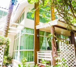 Двухместный люкс с видом на море двуспальная кровать в Vartika Resovilla KuiBuri Beach Resort and Villas