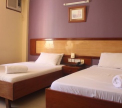Двухместный номер Deluxe двуспальная кровать в Iris Hotel