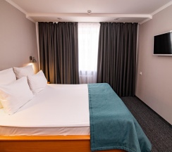 Номер люкс с 1 двуспальной кроватью в Azimut Отель Ставрополь