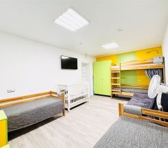 Семейный четырех местный в Party and Sun