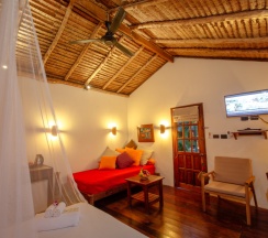 Бунгало Superior с балконом и с красивым видом из окна в Отель Secret Garden Beach Resort