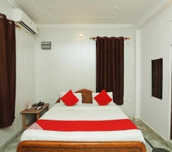 Двухместный номер Standard двуспальная кровать в OYO 14185 Laxmi Yellow Guest House