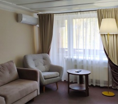 Номер "Джуниор Сюит" в Золотой пляж