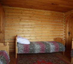 Комната эконом с 3 односпальными кроватями Кедровый дом (общие удобства) в Портал Белуха