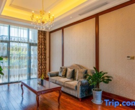 Вилла с 4 комнатами в Longshan Hotel