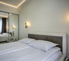 Двухместные апартаменты 10 c 1 комнатой с видом на море двуспальная кровать в Exclusive Hotel&Apartments