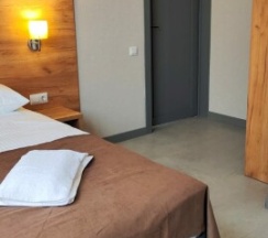 Двухместный номер без балкона с видом на улицу в Amina