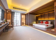 Двухместный номер Standard с балконом в True Siam Phayathai Hotel