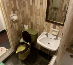 Кровать в общем номере (женский номер) с красивым видом из окна в Doobaki Hostel