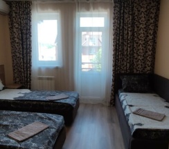 Полулюкс трёхместный с балконом в Tuta