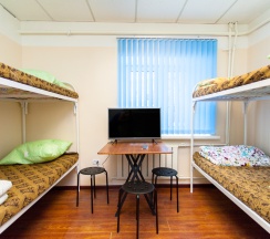 Койко-место в мужском номере на 8 человек в Клевер