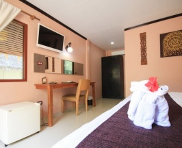 Бунгало Deluxe рядом с пляжем в Coral Island Resort