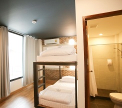 Двухместный номер Standard двухъярусная кровать в Give Me 5 Hostel