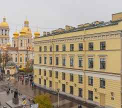 СЕМЕЙНЫЙ КОМФОРТ с кроватью Queen size, диваном, гидромассажной ванной и угловым видом на Владимирский собор в Соло на Владимирской