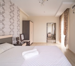 2х комн Люкс с балконом в Loo de luxe