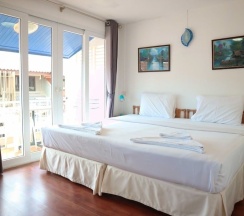 Двухместный номер Comfort с балконом двуспальная кровать в Sunshine Guest House