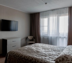 Двухместный номер с 2 комнатами с балконом и с видом на город двуспальная кровать в Космос