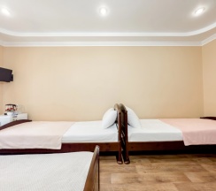 Четырёхместный номер Standard с балконом в Эксклюзив