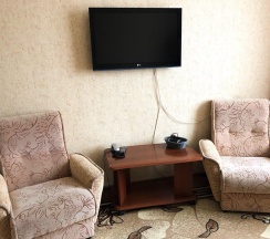 Двухкомнатный Комфорт с одной двуспальной кроватью и диваном (One bedroom) в Светлана