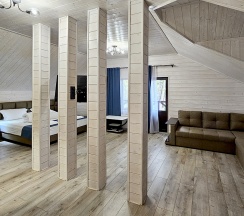 Четырёхместный номер Люкс с Балконом №7 в Forest Village