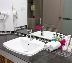 Двухместный номер Standard двуспальная кровать в R-Con Wong Amat Suite
