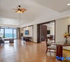 Семейный люкс с видом на море в Country Garden Silver Beach Hotel