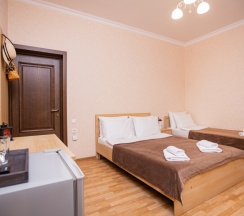 Стандарт 3-местный с двуспальной и односпальной кроватью и балконом в Джульетта