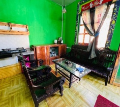 Двухместный номер Standard с видом на сад двуспальная кровать в Saigonese Trekking House - Hostel