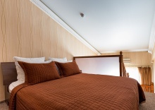 Комфортный номер с двуспальной кроватью (Джуниор Сюит) в Сибирский сафари клуб