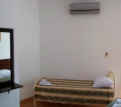 Трехместный номер стандарт с балконом в Гостевой дом