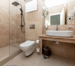 Номер первой категории с балконом в Adriatic