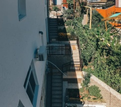 Трёхместный номер Standard с балконом и с красивым видом из окна в Катеринаплюс