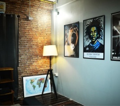 Номер Standard с красивым видом из окна в Goodfellas Thong Lor Hostel