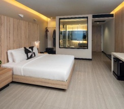 Двухместный номер Deluxe двуспальная кровать в Tsix5 Phenomenal Hotel Pattaya