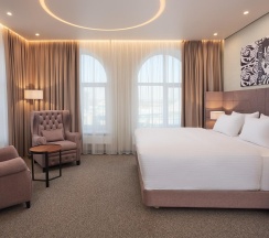 Номер люкс бизнес в AurA City Hotel