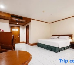 Двухместный номер Standard с видом на море двуспальная кровать в Kata Sun Beach Hotel