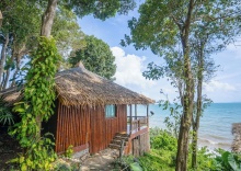 Семейная вилла с балконом и beachfront в Koh Jum Resort