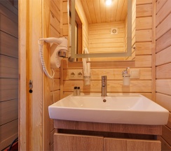 Лодж с купелью и сауной с видом на озеро в Пасторское озеро