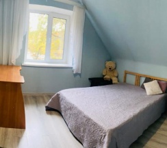 Дом с мангальной зоной в Гостевой дом в лесу у залива