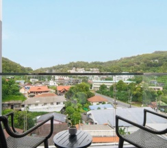 Двухместный номер Superior с балконом и с видом на горы двуспальная кровать в Отель The Yama Resort & Spa Kata Beach Phuket