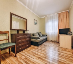 Комната улучшенная с 1 двуспальной кроватью в Гренч