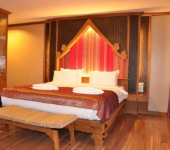 Люкс с частичным видом на море в Chalelarn Hotel