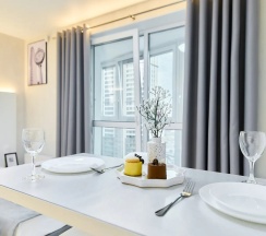 Двухместный номер Deluxe с балконом и с видом на город 2 отдельные кровати в Апартаменты Новые в Минск-Мир возле Avia mall