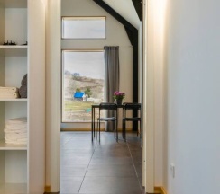 Двухместный коттедж двуспальная кровать в Family Barn Karvala