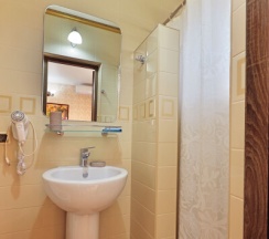 Двухместный номер с балконом в Лорис